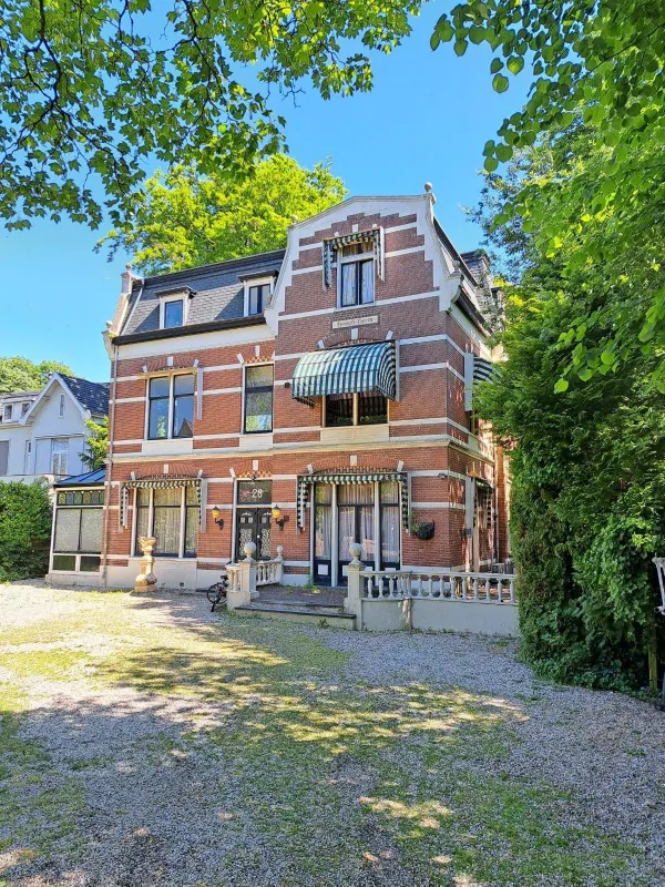 Hoge Naarderweg - Hilversum