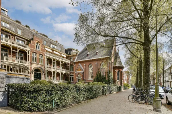 Van Eeghenstraat - Amsterdam